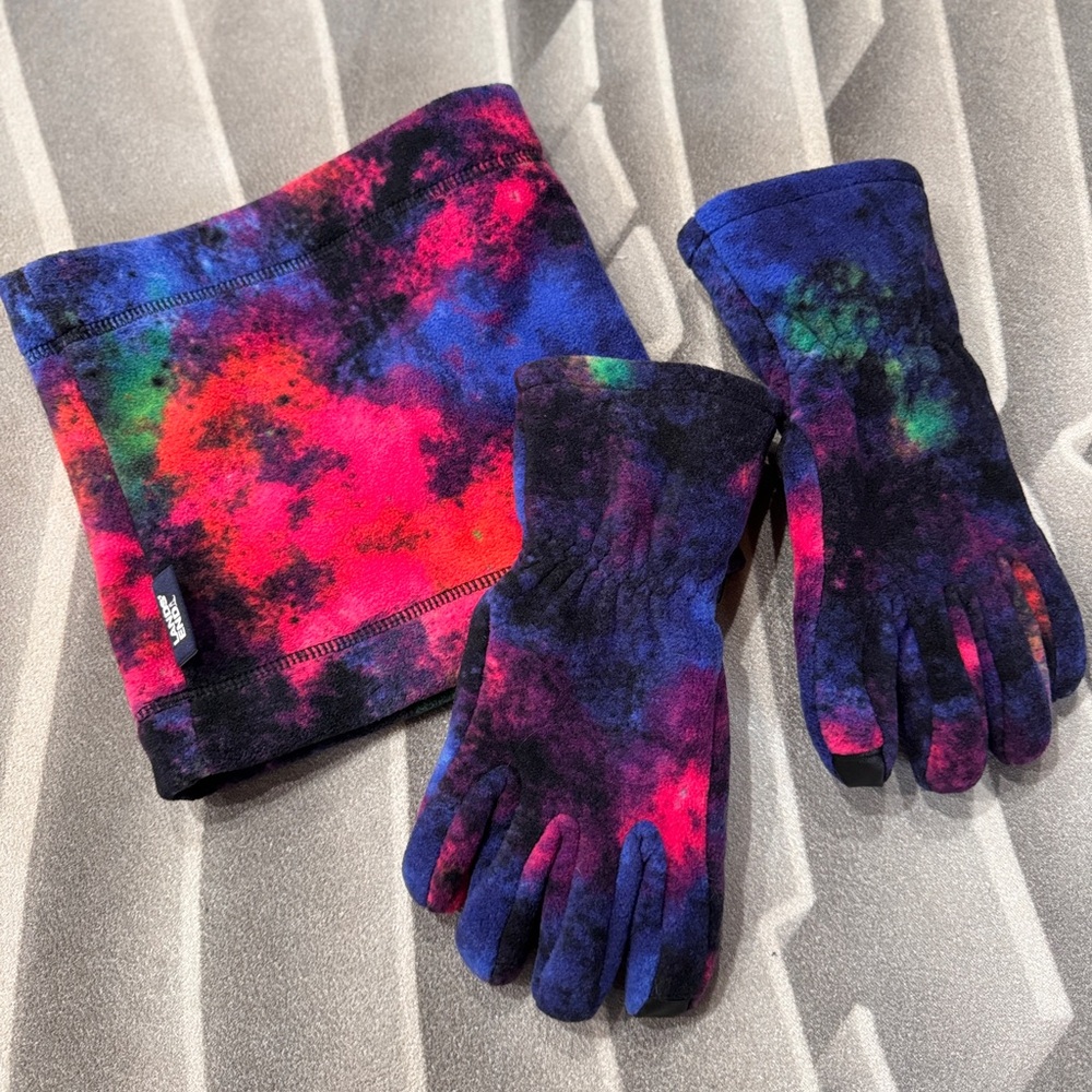 Lands’ End Fleece Gator and Glove Set